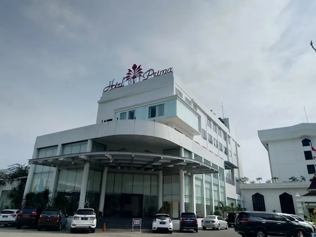 Proyek Kontraktor Hotel Grand Prima Cirebon: Fasad Mewah Malam Hari